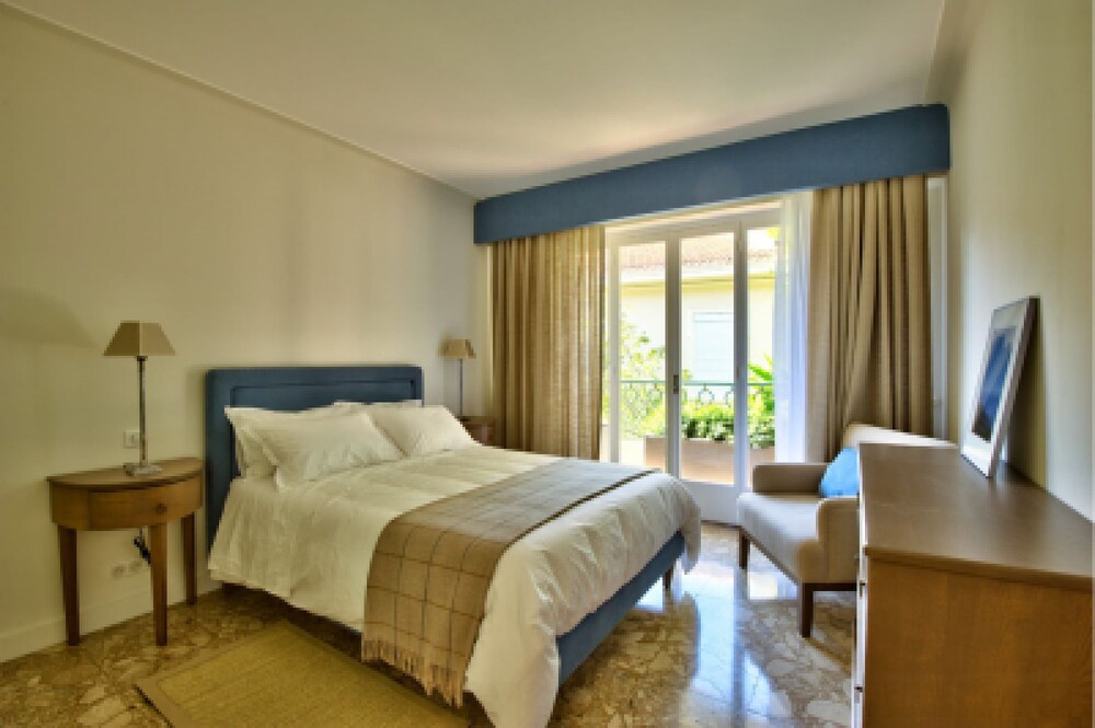 Jeanne - carbon neutral hotel in Cannes