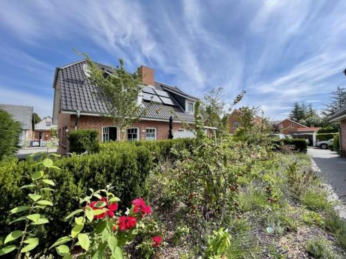 Haus Veronika links — 4-Star Luxury Hotel in Wyk Auf Foehr, Germany