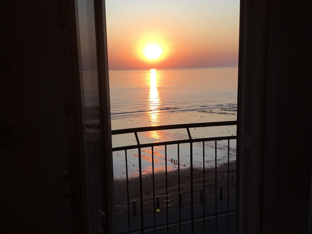 Flat 3 Peacehaven — Whitby — photo 5