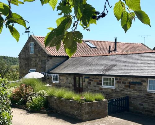 Twattleton Cottage Kilburn Yorkshire Beautiful views — 4-Star Luxury Hotel in York, United Kingdom