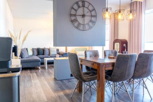 Diemelblick 17 Stilvolles Ferienhaus mit Sauna und Terrasse — hotel in Adorf