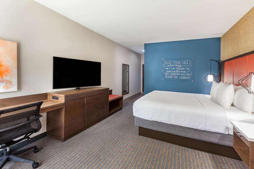 La Quinta Inn & Suites by Wyndham Houston East at Sheldon Rd - photo 20