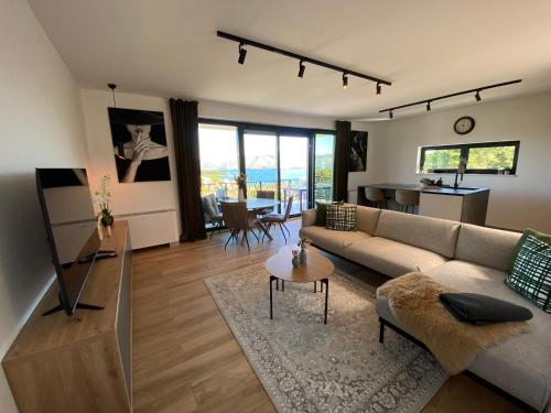 Apartment Adria mit traumhaften Blick auf das Meer — 4-Star Luxury Hotel in Lumbarda, Croatia