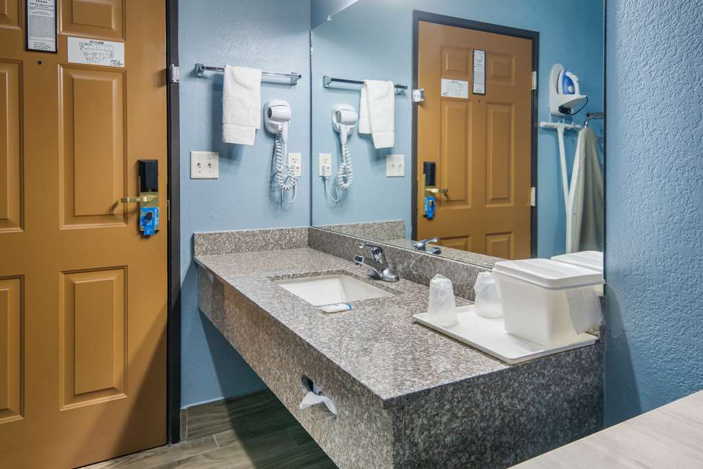 Rodeway Inn Carrollton I 35E - photo 11