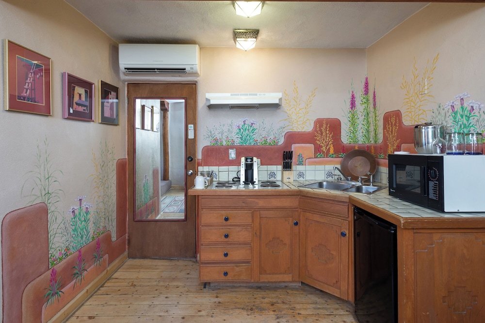 Inn on La Loma Plaza - photo 38