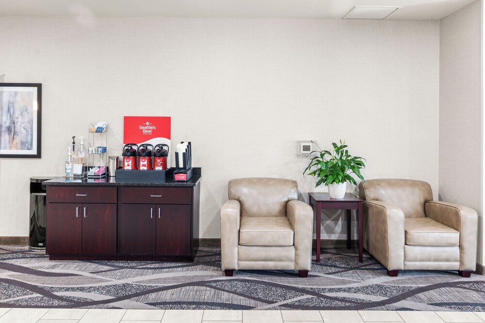 Cobblestone Hotel & Suites Denmark Green Bay - photo 11