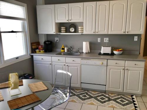 Pet Friendly 30Min To Downtown The Bostonian - photo 19