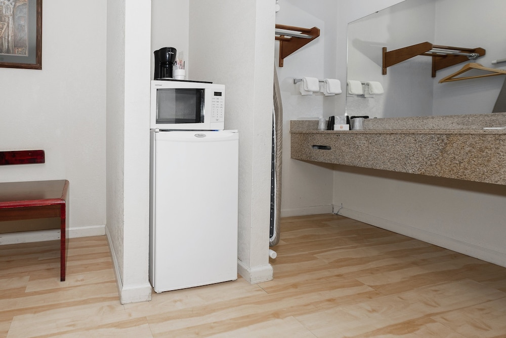 Red Roof Inn & Suites Rome - photo 41
