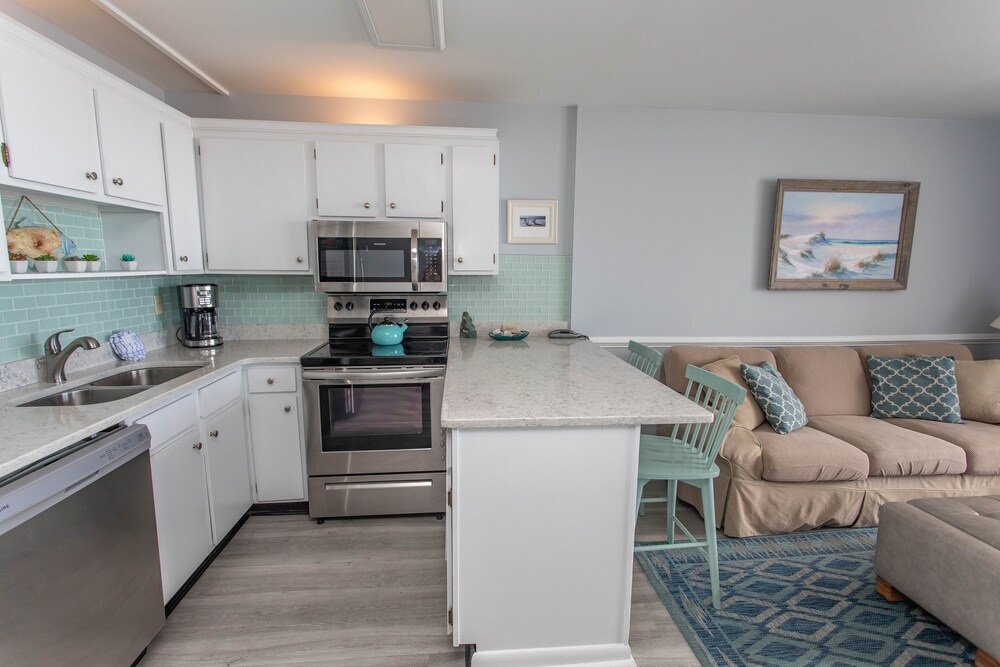 Royal Garden Resort 705 2 Bedroom Condo by RedAwning - photo 15