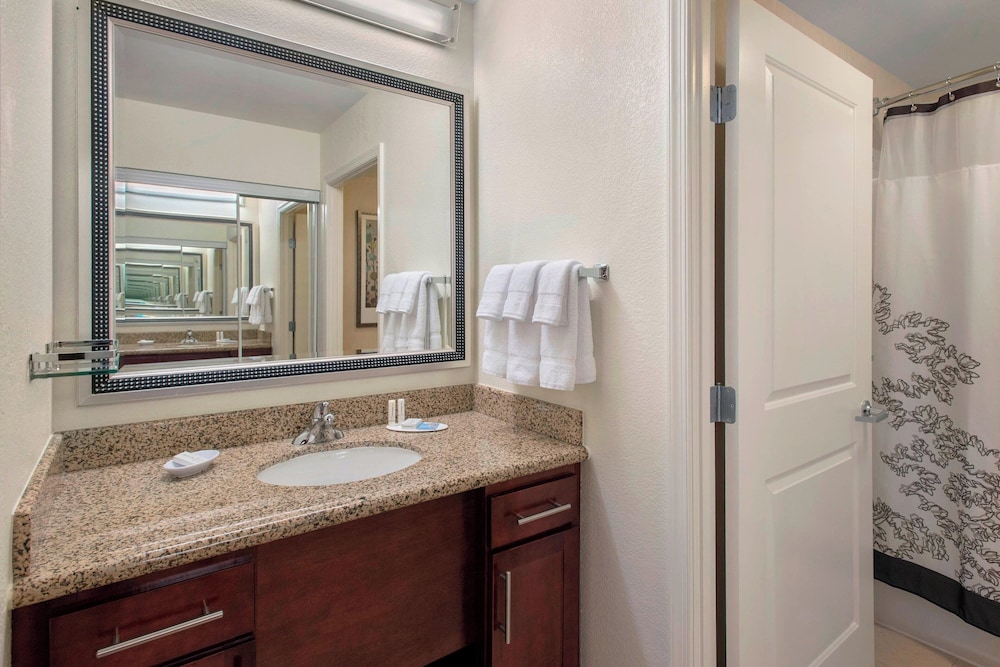 Residence Inn Alexandria Old Town South at Carlyle - photo 17