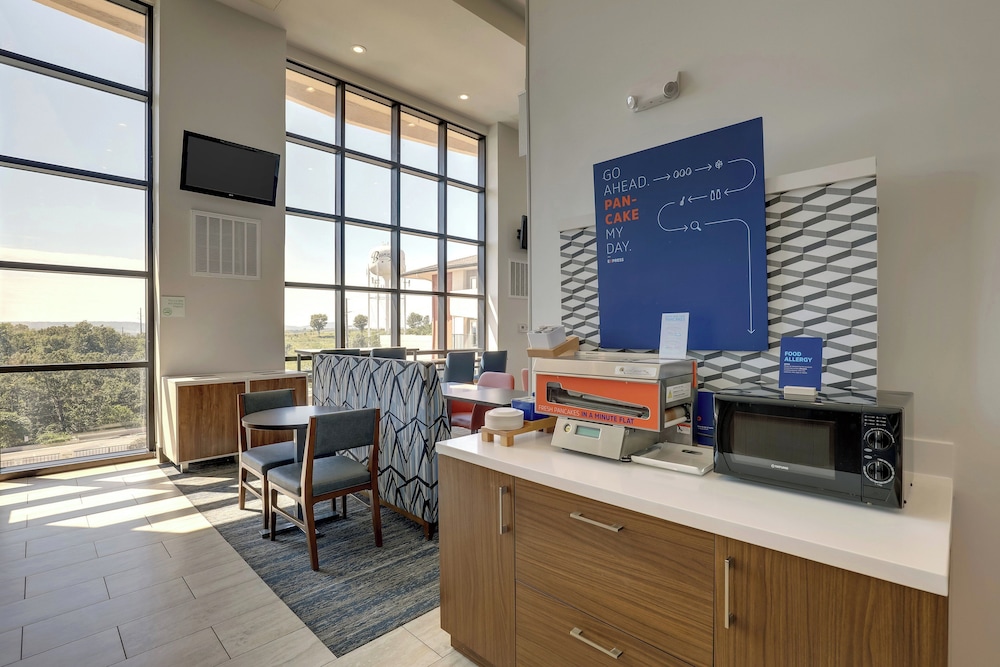 Holiday Inn Express Hotel & Suites Branson 76 Central by IHG - photo 38