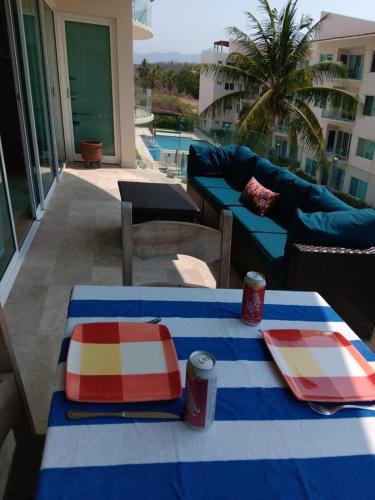 Perfectly located spacious apartment with 2 balconies — 4-Star Luxury Hotel in Ixtapa, Mexico