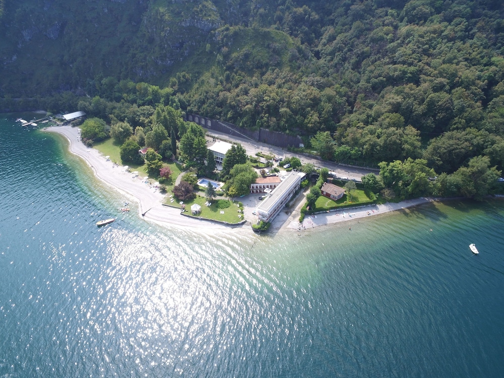 Hotel Resort Nautilus — Mandello Del Lario