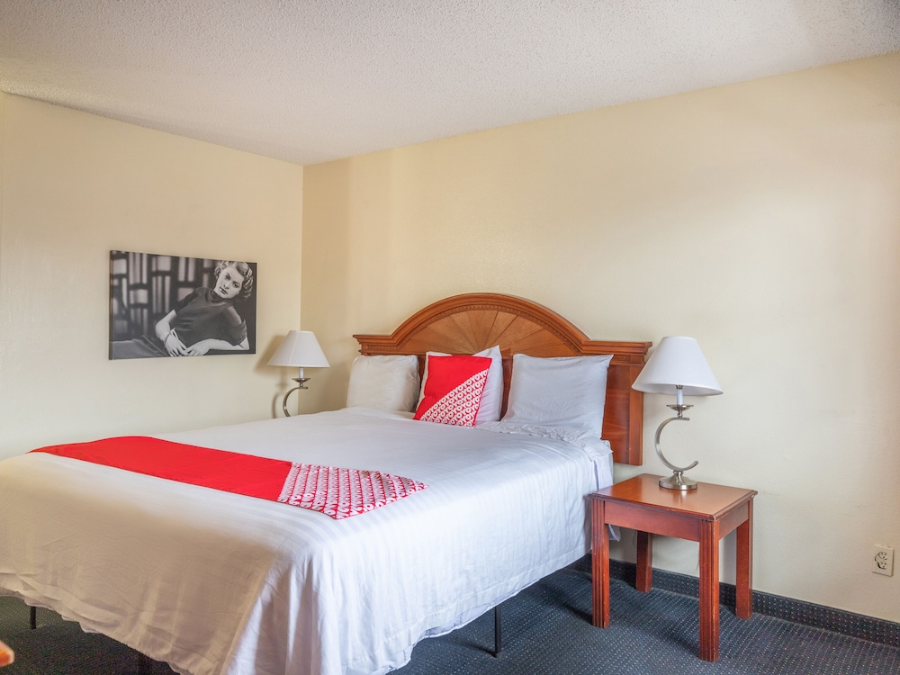 OYO Hotel San Antonio Lackland near Seaworld - photo 12