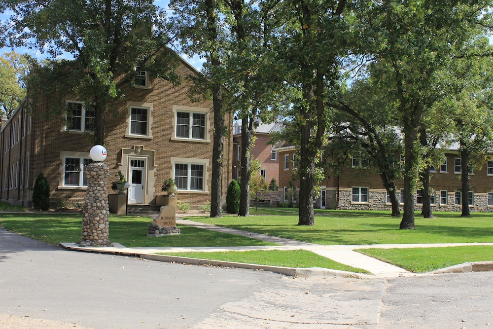 Buffalo Ridge Resort and Business Center — hotel in Gary