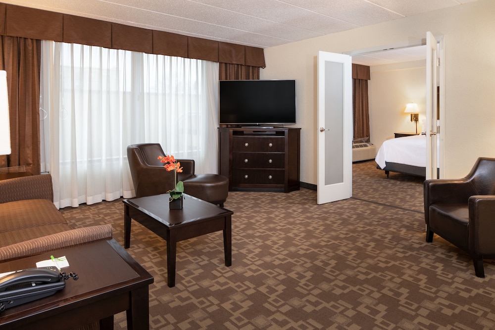 Holiday Inn Hotel & Suites Charleston West by IHG - photo 17
