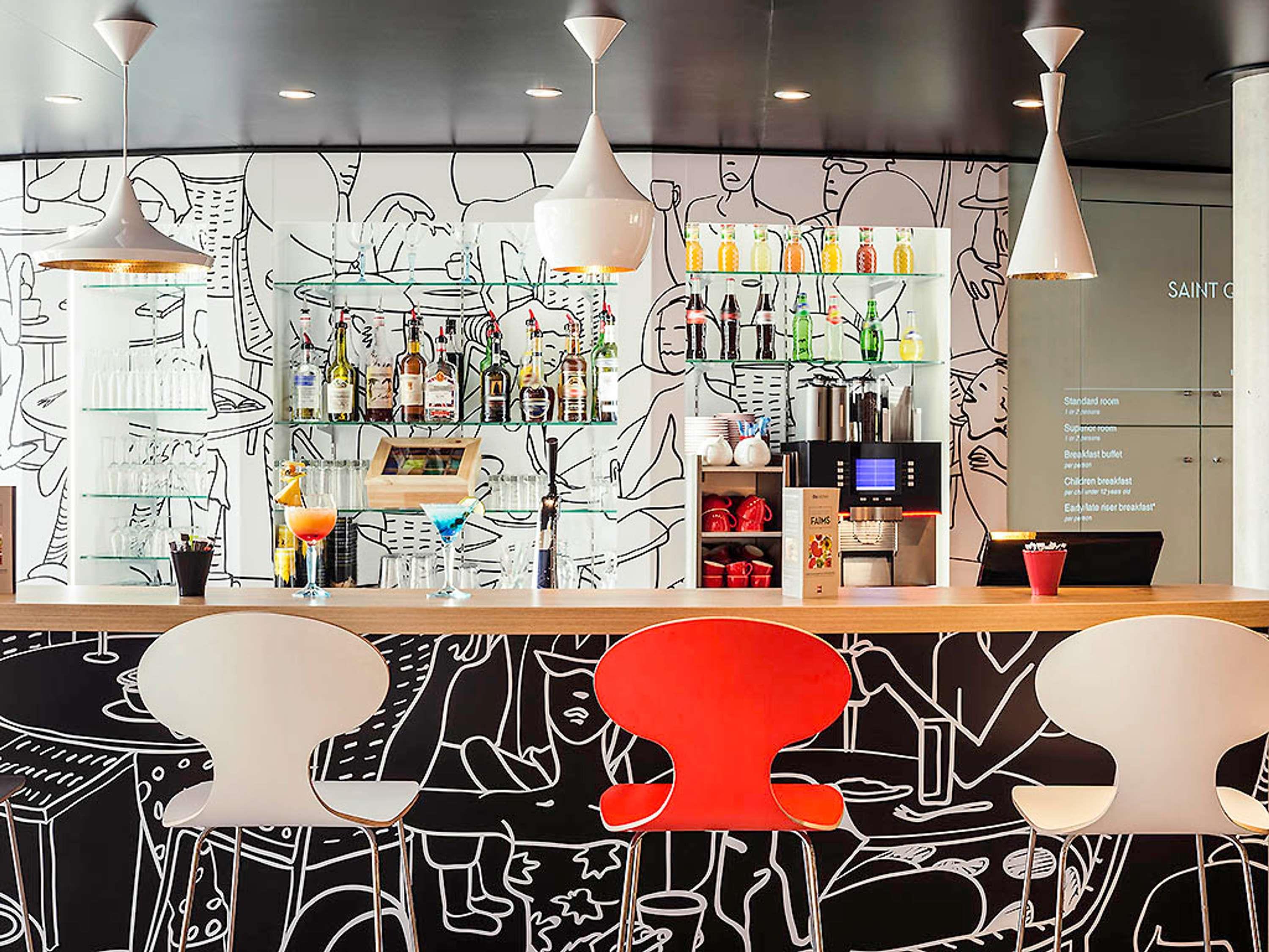 ibis Saint Quentin En Yvelines Velodrome — hotel in Montigny-Le-Bretonneux