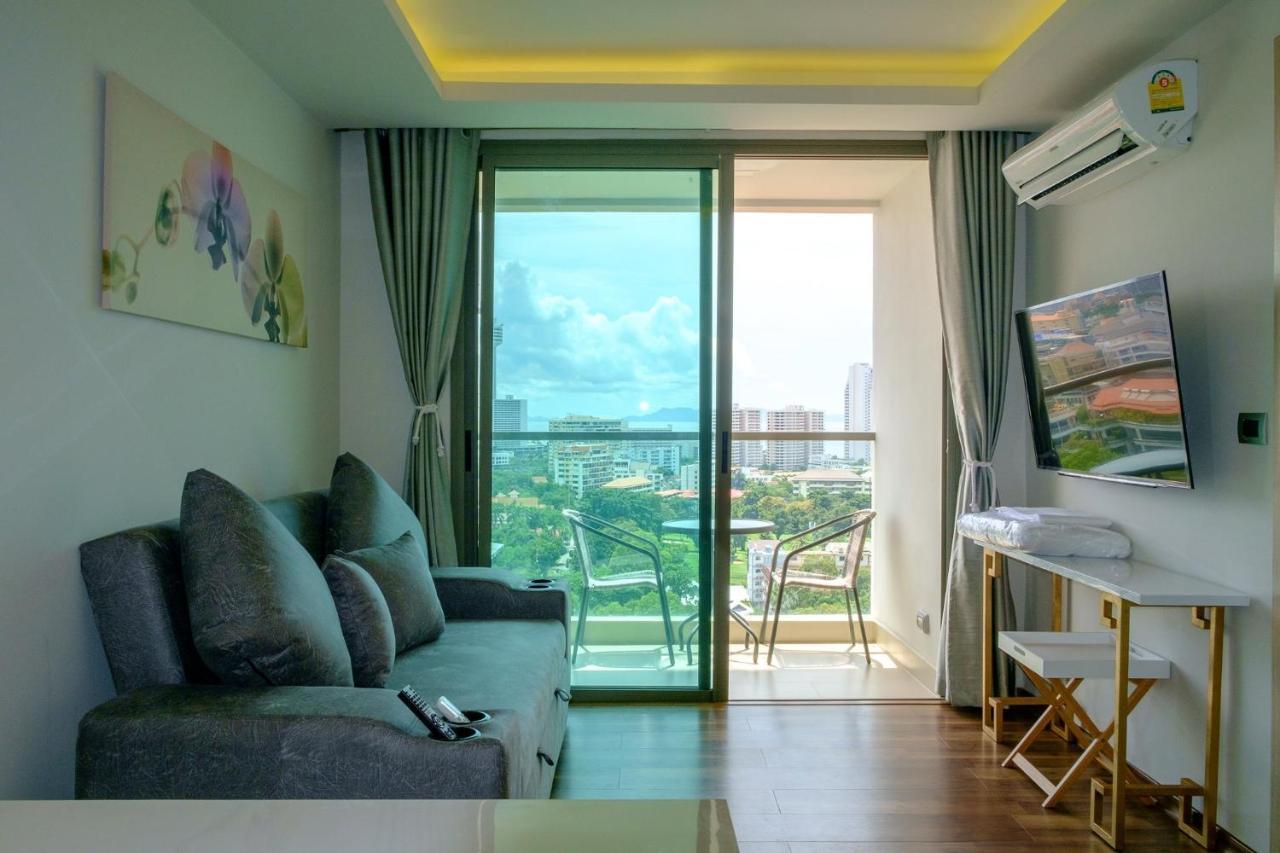 Peak Tower in Phatumnak — 4-Star Luxury Hotel in Pattaya, Thailand