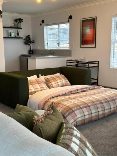 Hamblyn Heights Stunning Seaviews in New Plymouth in New Plymouth, New Zealand