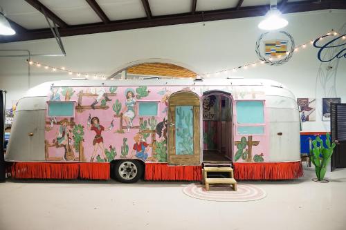 Lone Star Glamp Inn - photo 11