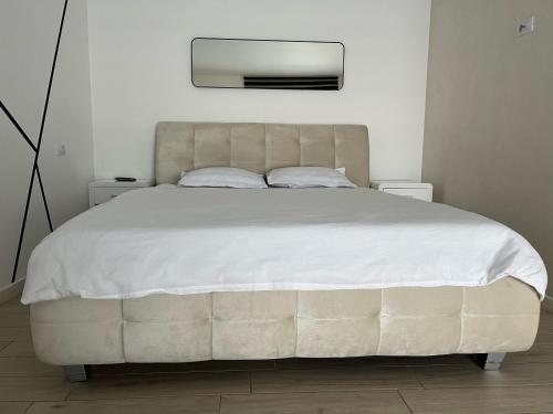 Garsoniera Zona Centrala — 4-Star Luxury Hotel in Craiova, Romania