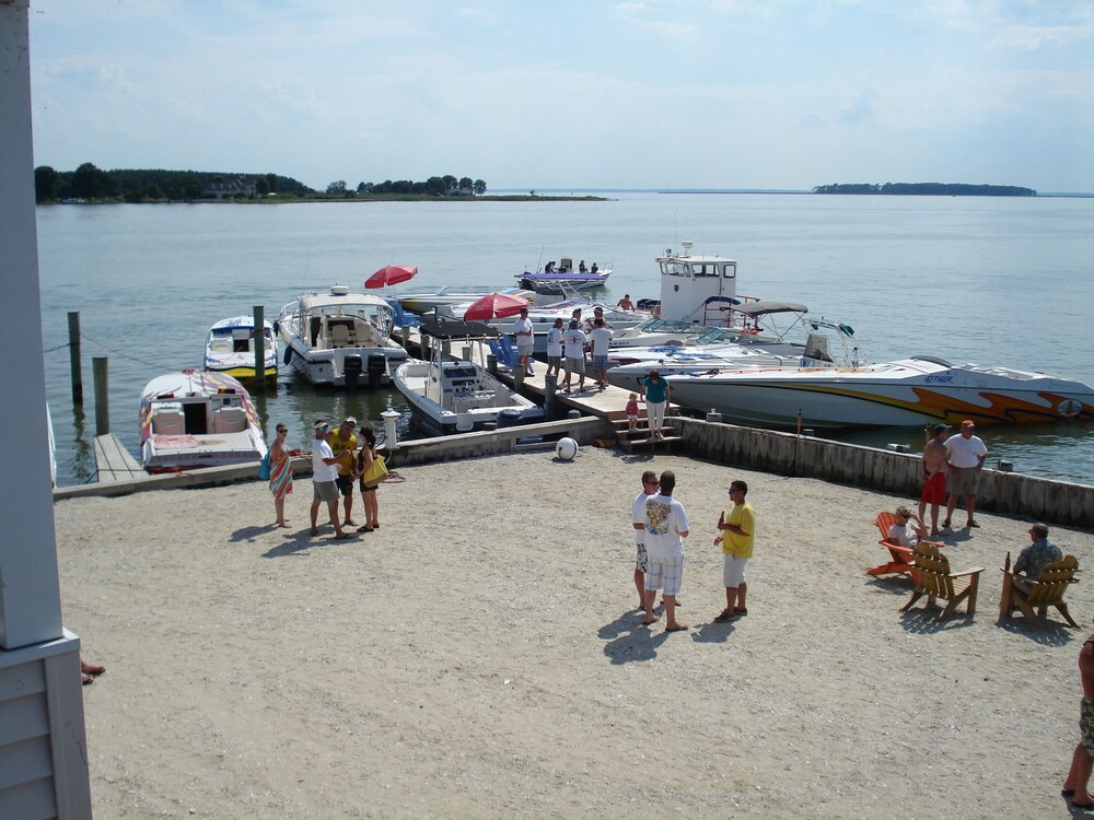 Lowes Wharf Marina Inn - photo 17
