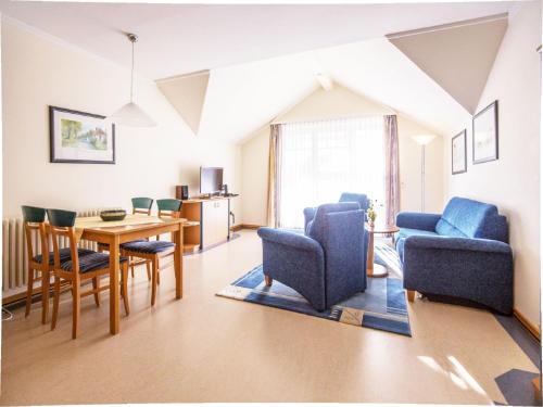 Dünenpark Binz Komfort Ferienwohnung mit 1 Schlafzimmer und Balkon im Dachgeschoss 234 — 4-Star Luxury Hotel in Ostseebad Binz, Germany