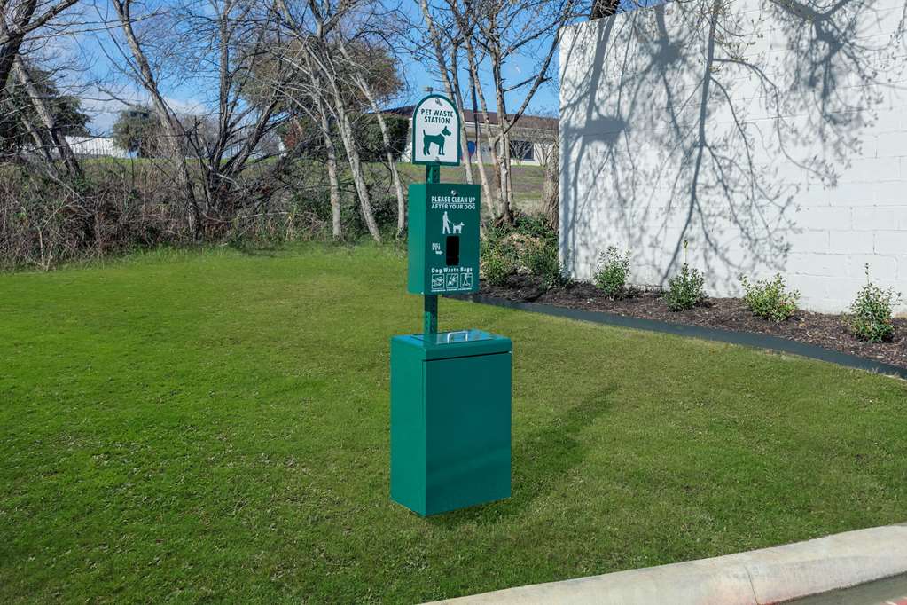La Quinta Inn & Suites by Wyndham Lewisville - photo 58