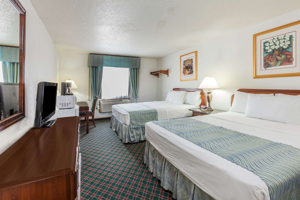 Super 8 by Wyndham Irving DFW Airport South - photo 7