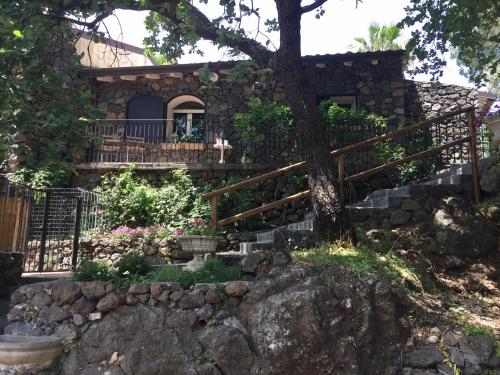 Aprisa Apartment — 4-Star Luxury Hotel in Piedimonte Etneo, Italy
