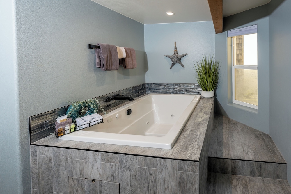 Seaside Oceanfront Inn - photo 149