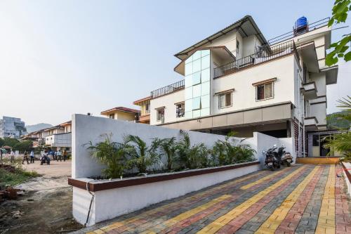 Hotel O by OYO Dwarka Lodge in Talegaon Dabhade, India