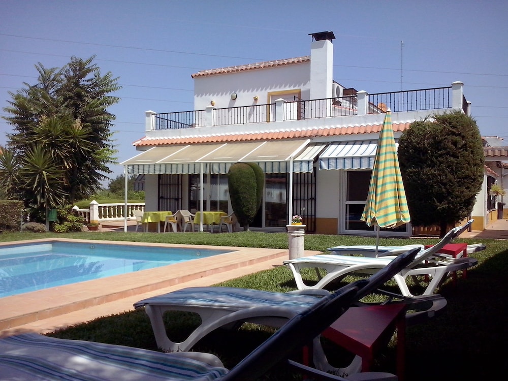 Finca La Luz Bed And Breakfast 4951036 — Carmona