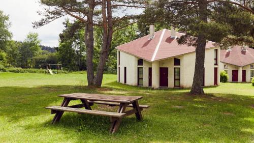 Les Gîtes du Bois de Chelles - carbon neutral hotel in Unknown City