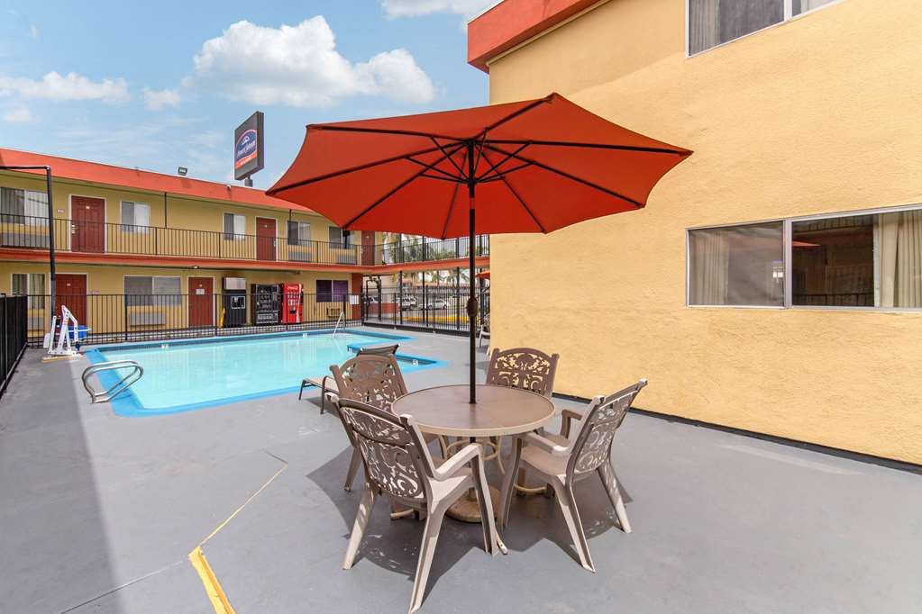Howard Johnson Suites by Wyndham San Diego Chula Vista BayFt - carbon neutral hotel in Chula Vista