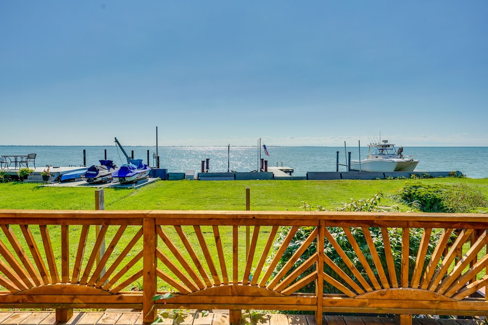Anchor Bay Getaway on Lake St Clair With Dock — hotel in New Baltimore
