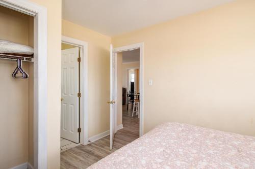 Absolute Beach by Oak Island Accommodations - photo 11