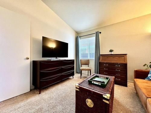 King Bed Retreat Pet Friendly Rancho Cordova — hotel in Rancho Cordova