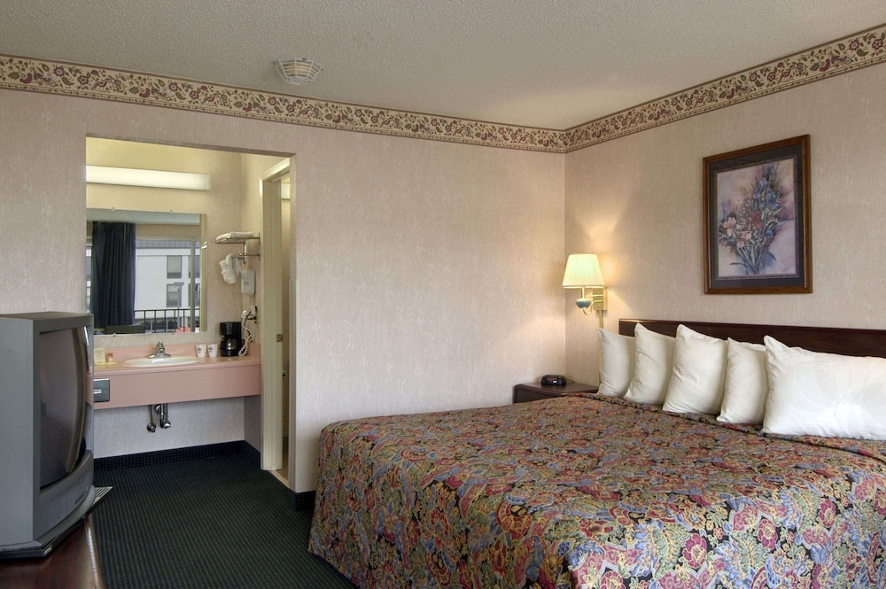 Days Inn by Wyndham Jonesboro AR - photo 10