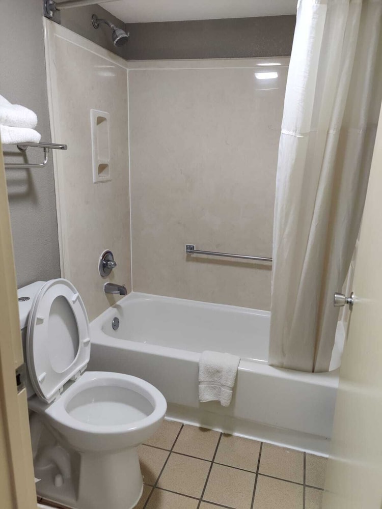 Days Inn by Wyndham Southaven MS - photo 10