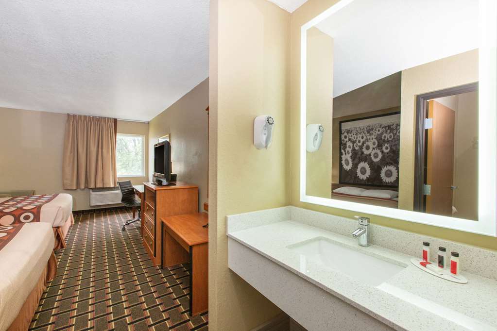 Super 8 by Wyndham Ottawa - photo 12