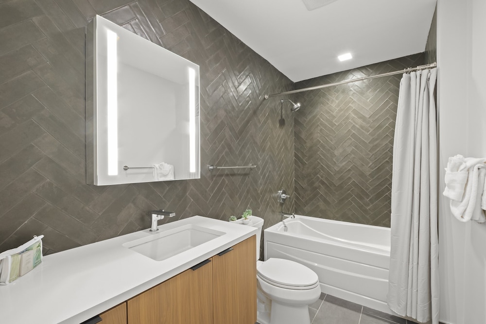 Global Luxury Suites at Tribeca - photo 13