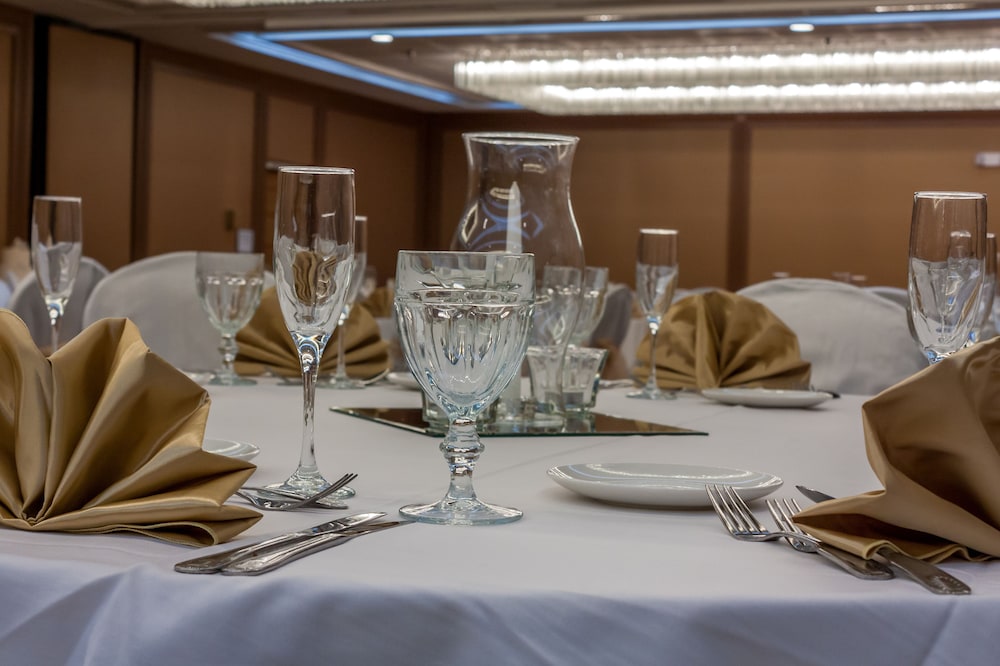 Embassy Suites by Hilton Tucson East - photo 56