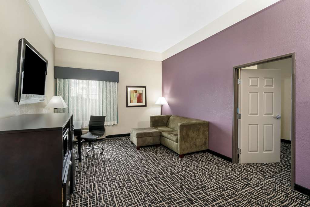 La Quinta Inn & Suites by Wyndham Canton MS - photo 24