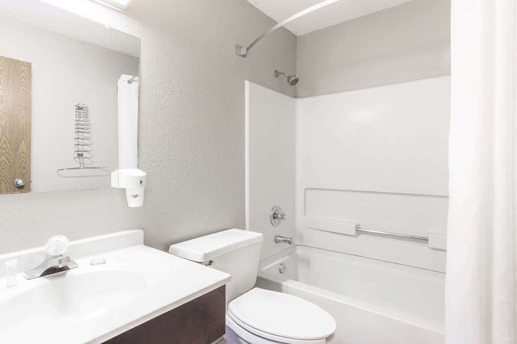 Super 8 by Wyndham St. Charles - photo 11