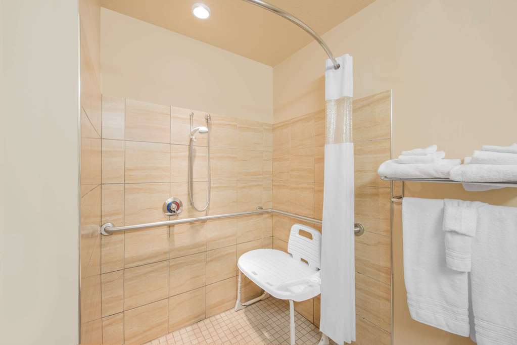 Microtel Inn & Suites by Wyndham Quincy Downtown River Area - photo 8