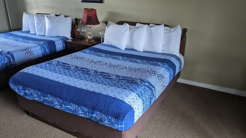 The Meadowlark Inn - photo 16
