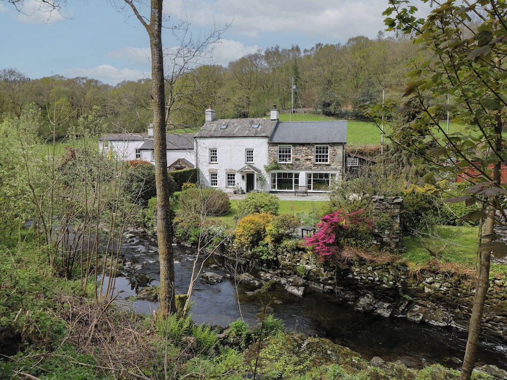 Beck Cottage — 4-Star Luxury Hotel in Ulverston, United Kingdom