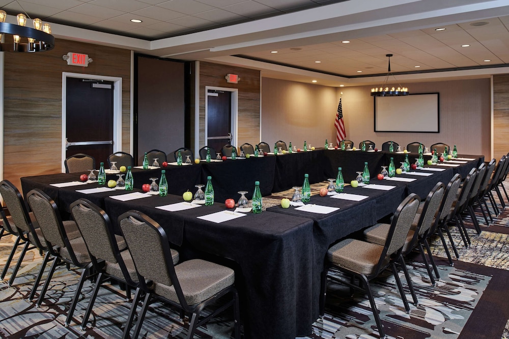 DoubleTree by Hilton Raleigh Crabtree Valley - photo 37