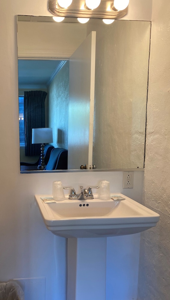 Ocean Cove Motel - photo 29
